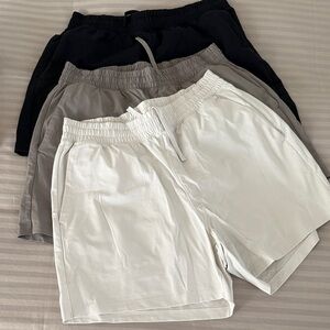Uniqlo Men's Black, Gray, and White Athletic Shorts
